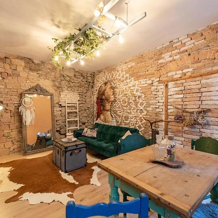 Accommodation At The Folklore Apartment ブラチスラヴァ エクステリア 写真