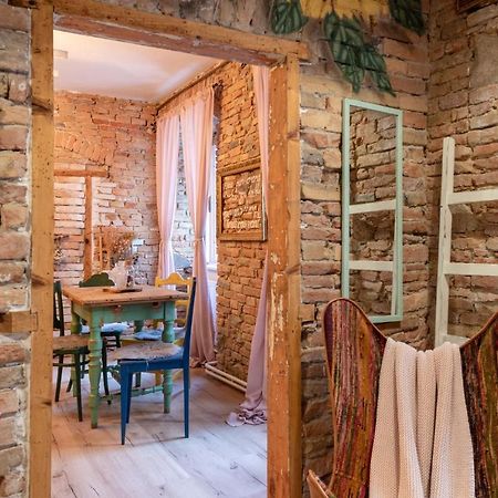 Accommodation At The Folklore Apartment ブラチスラヴァ エクステリア 写真