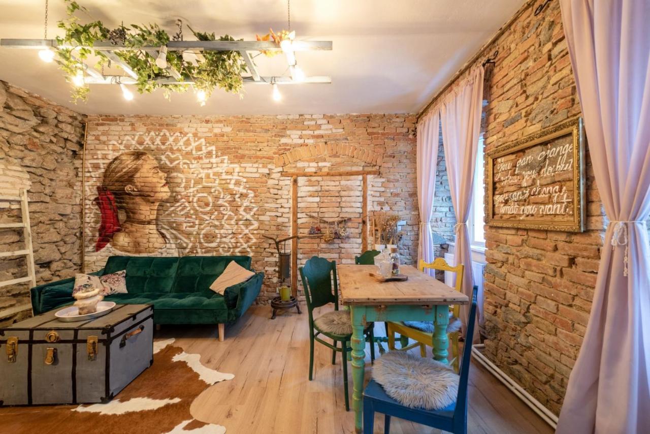 Accommodation At The Folklore Apartment ブラチスラヴァ エクステリア 写真