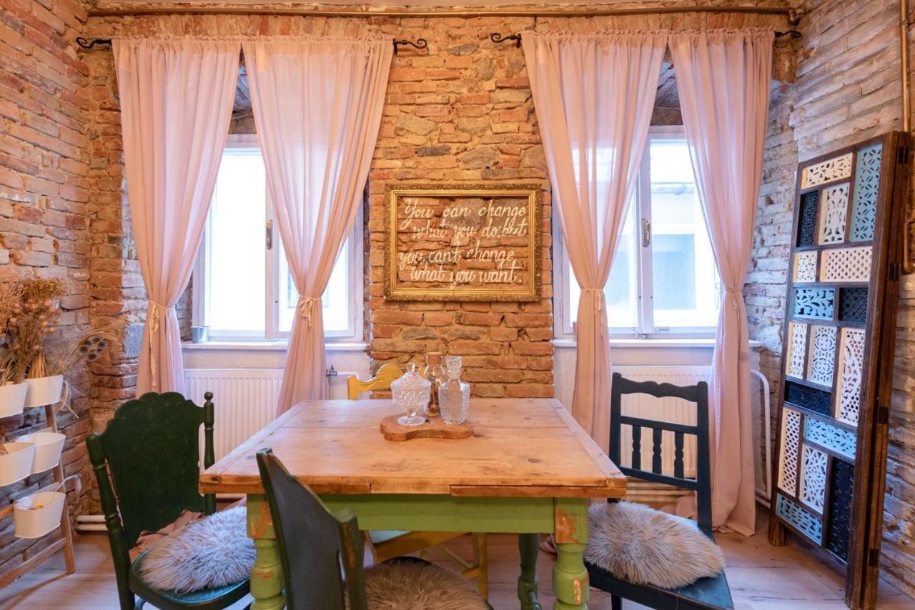 Accommodation At The Folklore Apartment ブラチスラヴァ エクステリア 写真