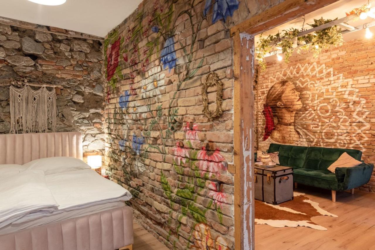 Accommodation At The Folklore Apartment ブラチスラヴァ エクステリア 写真