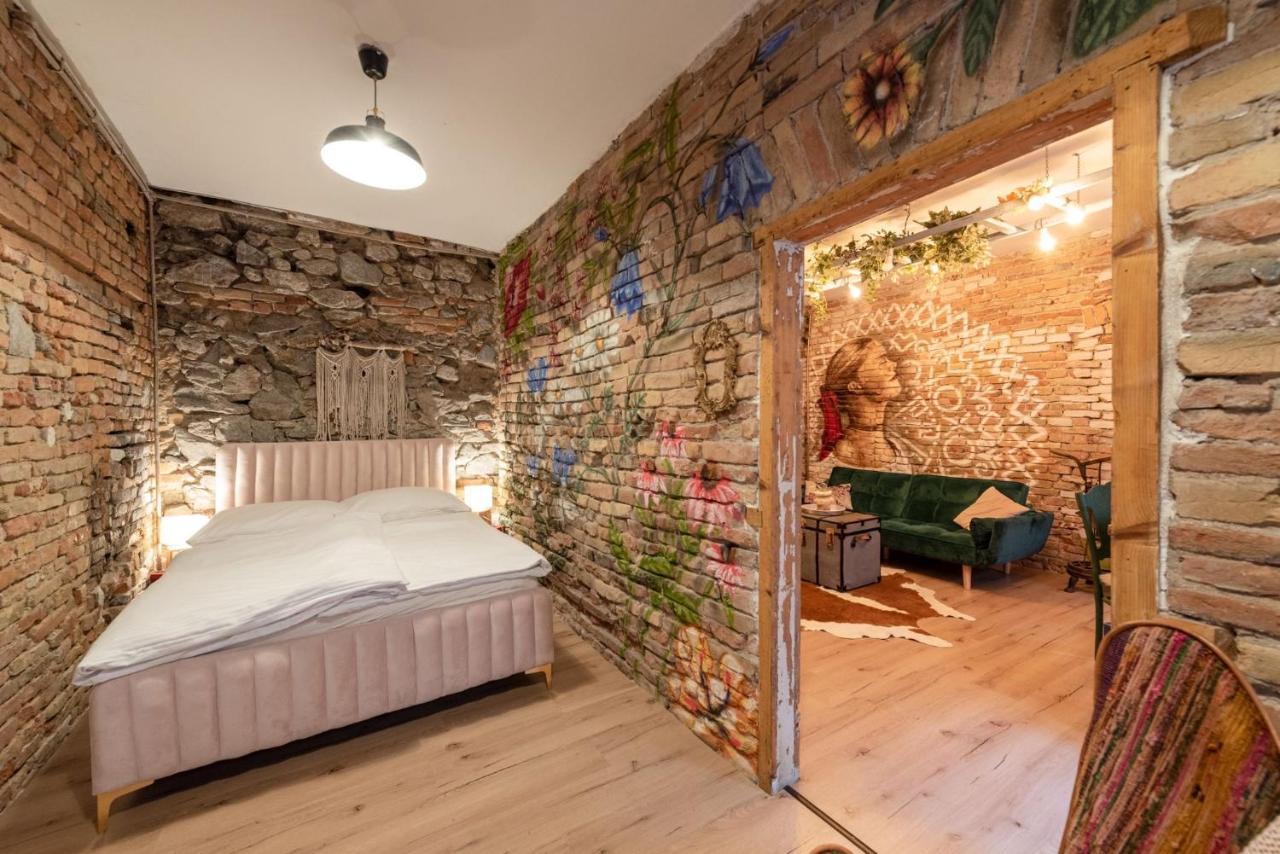 Accommodation At The Folklore Apartment ブラチスラヴァ エクステリア 写真