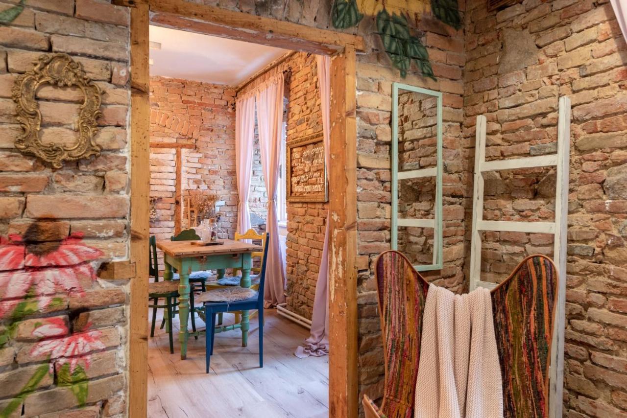 Accommodation At The Folklore Apartment ブラチスラヴァ エクステリア 写真