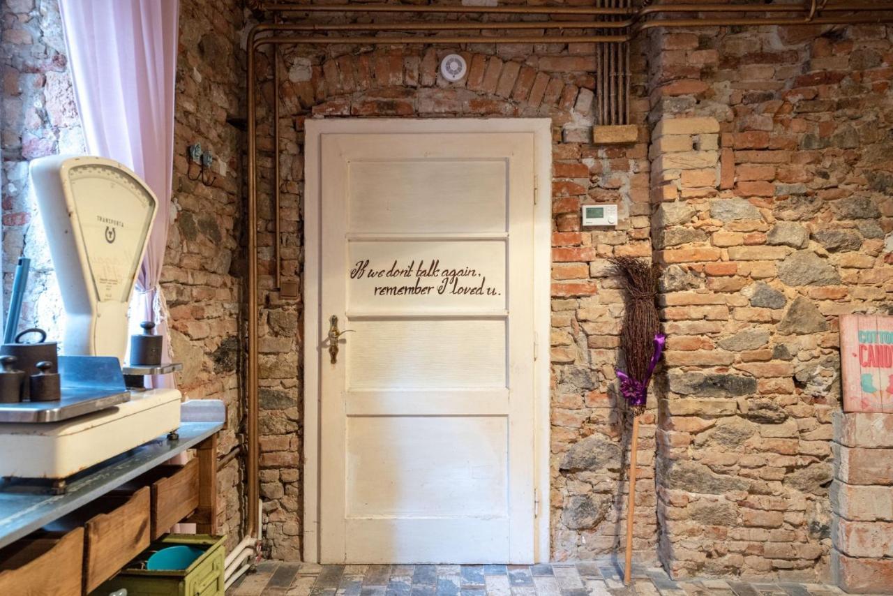 Accommodation At The Folklore Apartment ブラチスラヴァ エクステリア 写真
