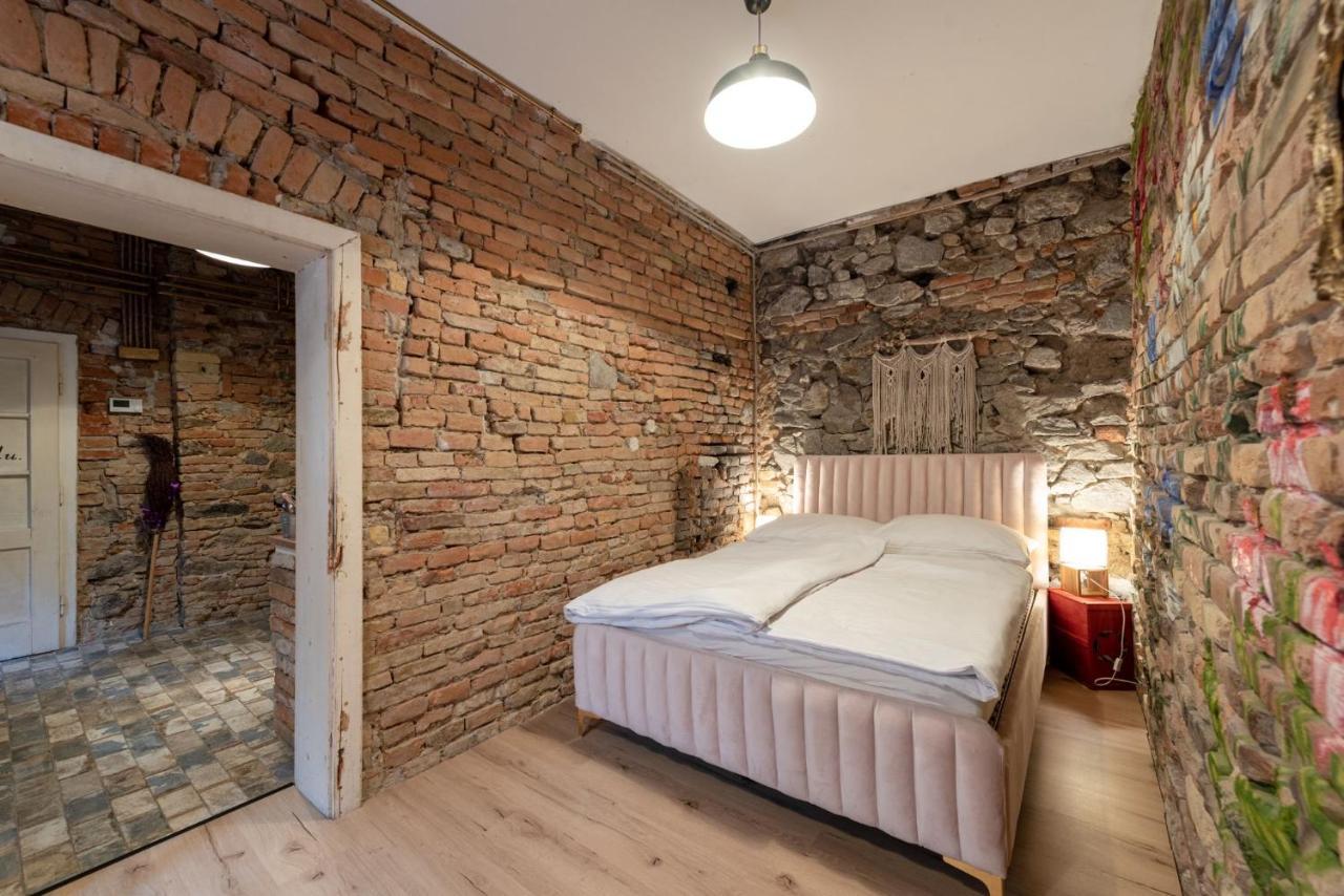 Accommodation At The Folklore Apartment ブラチスラヴァ エクステリア 写真