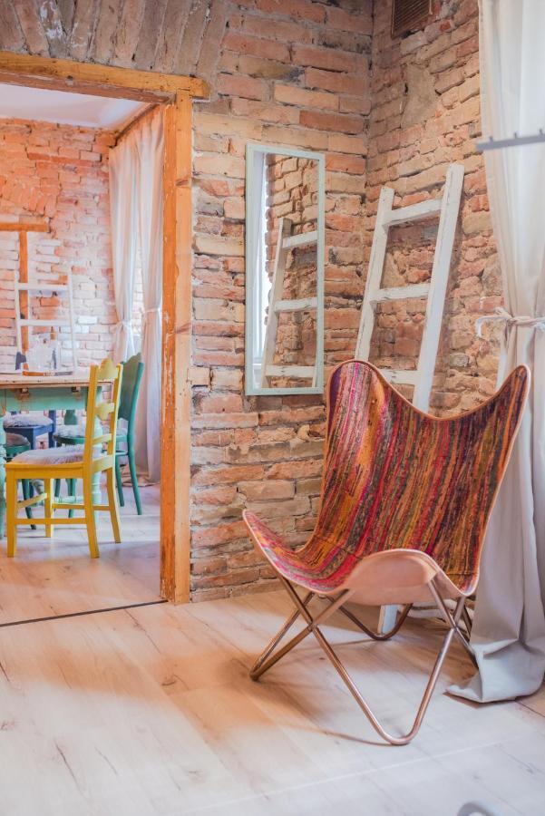 Accommodation At The Folklore Apartment ブラチスラヴァ エクステリア 写真