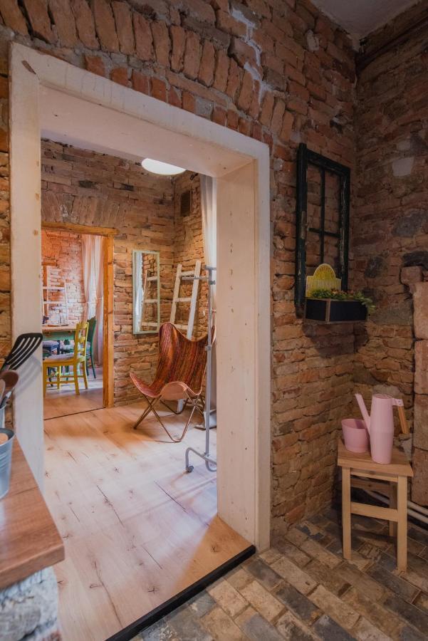 Accommodation At The Folklore Apartment ブラチスラヴァ エクステリア 写真