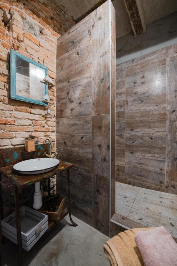 Accommodation At The Folklore Apartment ブラチスラヴァ エクステリア 写真